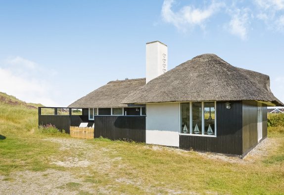Gemütliches Ferienhaus in Klegod mit Reetdach auf Naturgrundstück