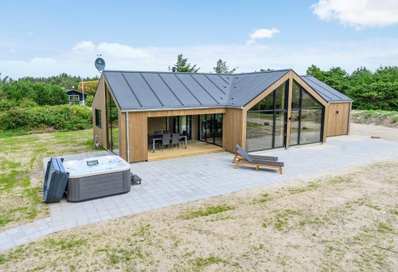 5-stjernet luksushus bygget i 2020 med sauna og udespa