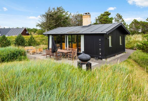 Stylisches Ferienhaus mit Feuerstelle, nur 400 Meter bis zum Strand