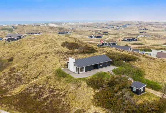 Sommerhus med panoramaudsigt, renoveret i 2020, 350 meter fra stranden