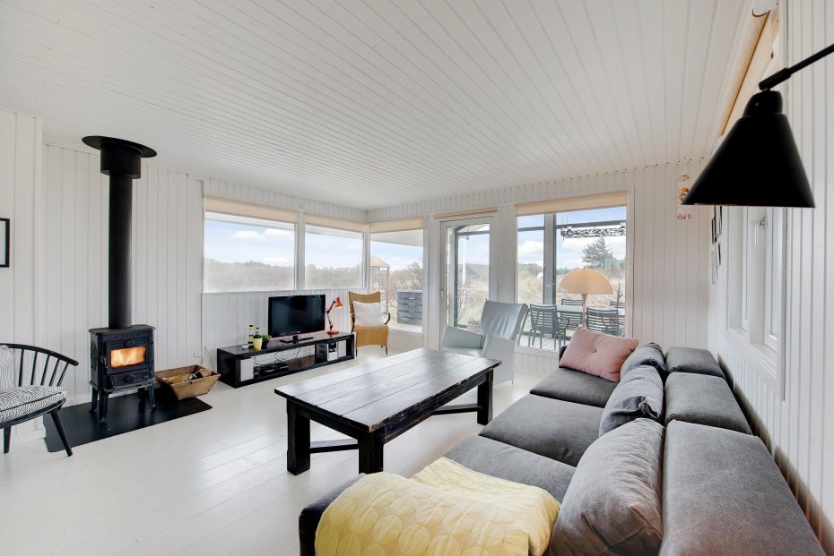 Autenisk sommerhus med overdækket terrasse Terrasse sommerhus