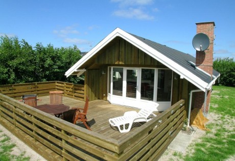 Ferienhaus mit eingefasster Terrasse nahe dem Strand - Esmark