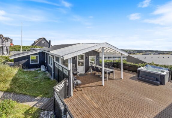 Ferienhaus mit Strandnähe und nah am Ortskern von Søndervig