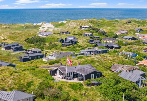 Hyggeligt sommerhus med én af Søndervigs bedste udsigter