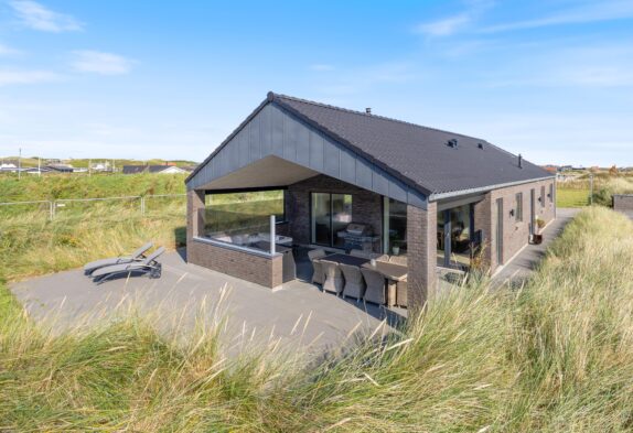 Modernes Ferienhaus mit Außenwhirlpool nah am Zentrum