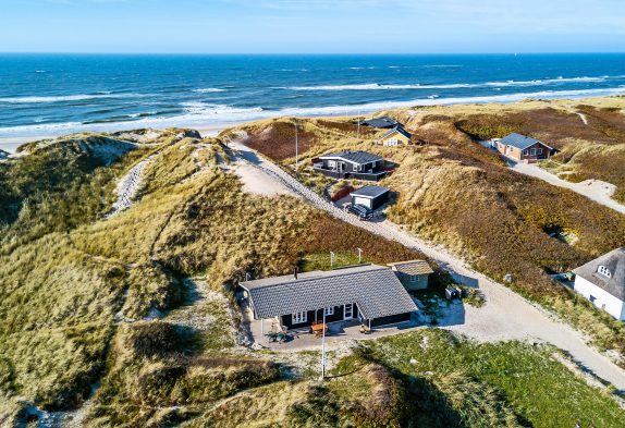 Schönes Holzhaus mit Whirlpool, besondere Lage – nur 100 m zum Strand