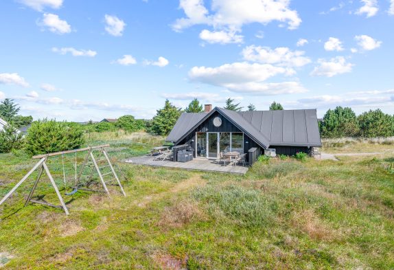 Hyggeligt sommerhus i Søndervig med sauna og hund tilladt