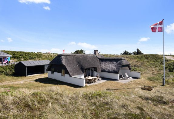 Fantastisch gelegenes, strandnahes Sommerhaus mit Panoramablick & Sauna