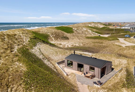 Schönes strandnahes Ferienhaus in erster Dünenreihe in Søndervig