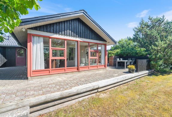 Hyggeligt sommerhus i Søndervig med sauna og udestue
