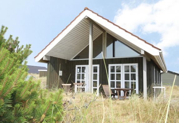 Skønt feriehus med sauna og central beliggenhed i Søndervig