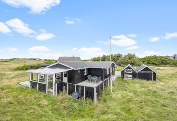 Lækkert, strandnært sommerhus i Søndervig renoveret i 2020