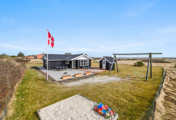 Hyggeligt, familievenligt sommerhus i Søndervig med brændeovn