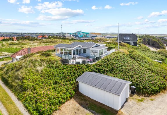 Strandnahes Ferienhaus mit Panoramablick über Søndervig
