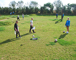 Prøv også kræfter med runde fodboldgolf