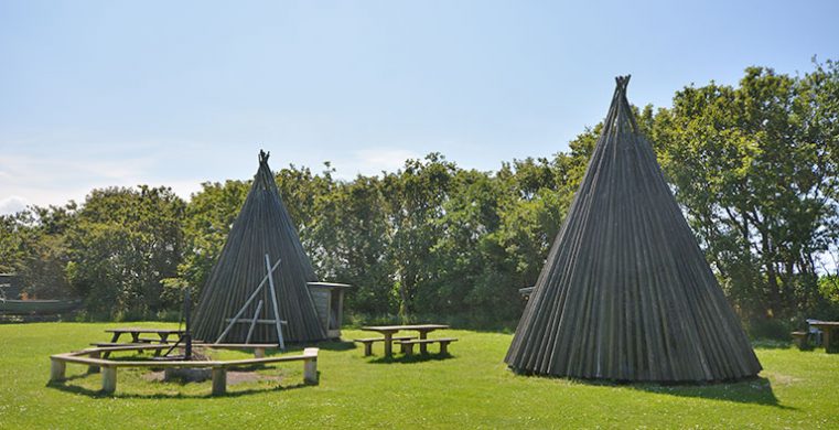 Bålplads med tipier (Shelter) ved Røjklit havn