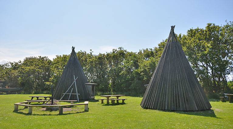 Bålplads med tipier (Shelter) ved Røjklit havn