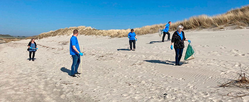 Strandbafall sammeln an der Nordsee - Team Esmark